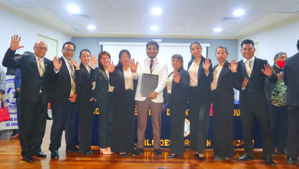 GOBERNADOR REGIONAL REALIZÓ LA PRESENTACIÓN DEL DIRECTOR DE SALUD Y